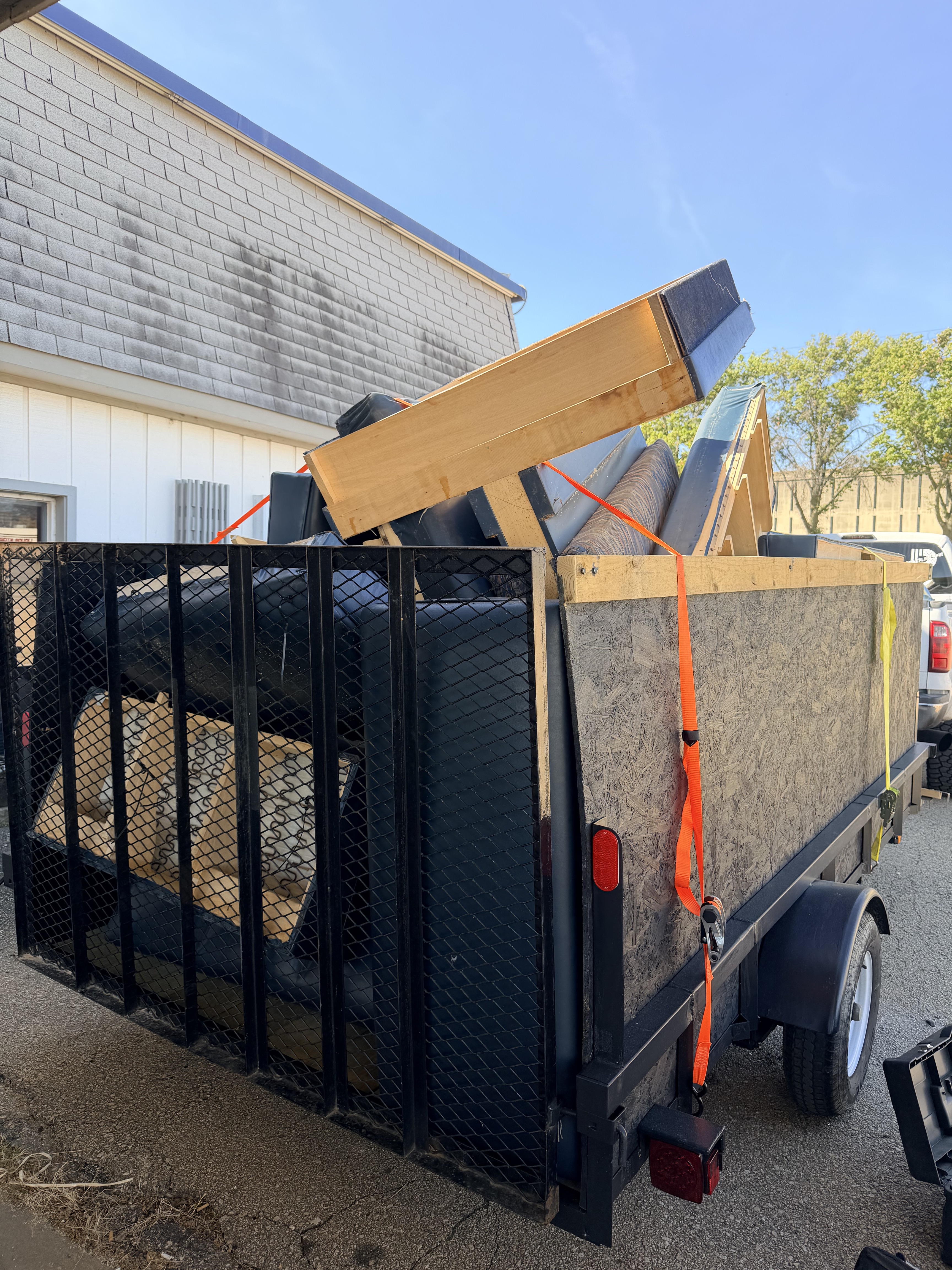 Apartment furniture load during the day