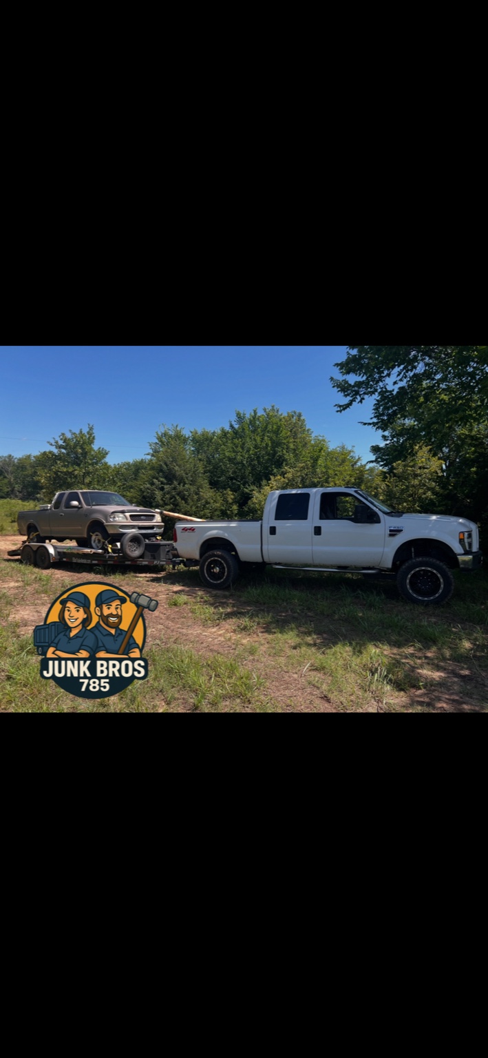 Vehicle transport with Junk Bros 785 trailer